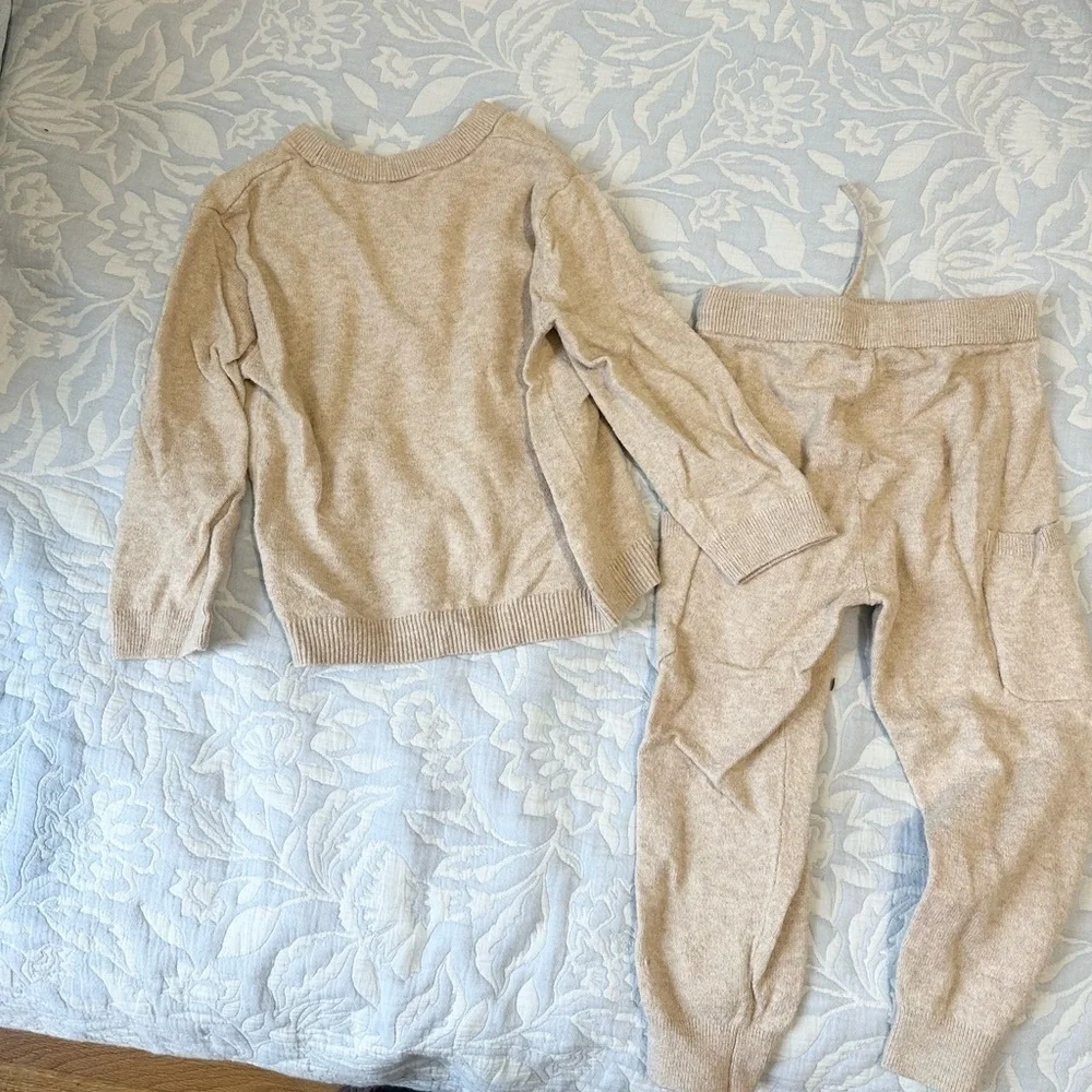 Gap 4T toddler knit set tan casual crew neck sweater and pants